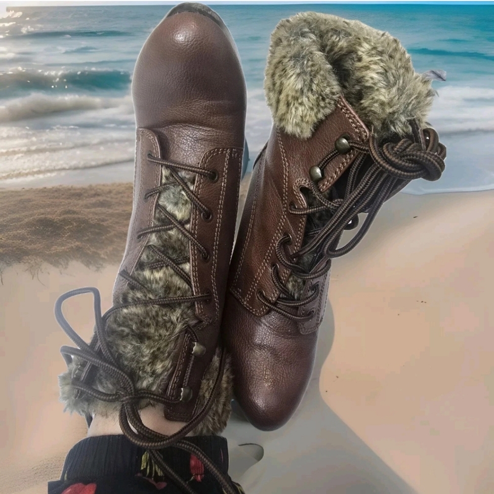 ANA  Pre-owned Faux Fur Lace-up Ankle Boots: Brown, US 8/EUR 39